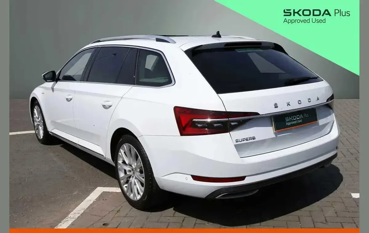 Used Skoda Superb LAURIN & KLEMENT 190 HP (139 kW) 2022 Moon white metallic Estate