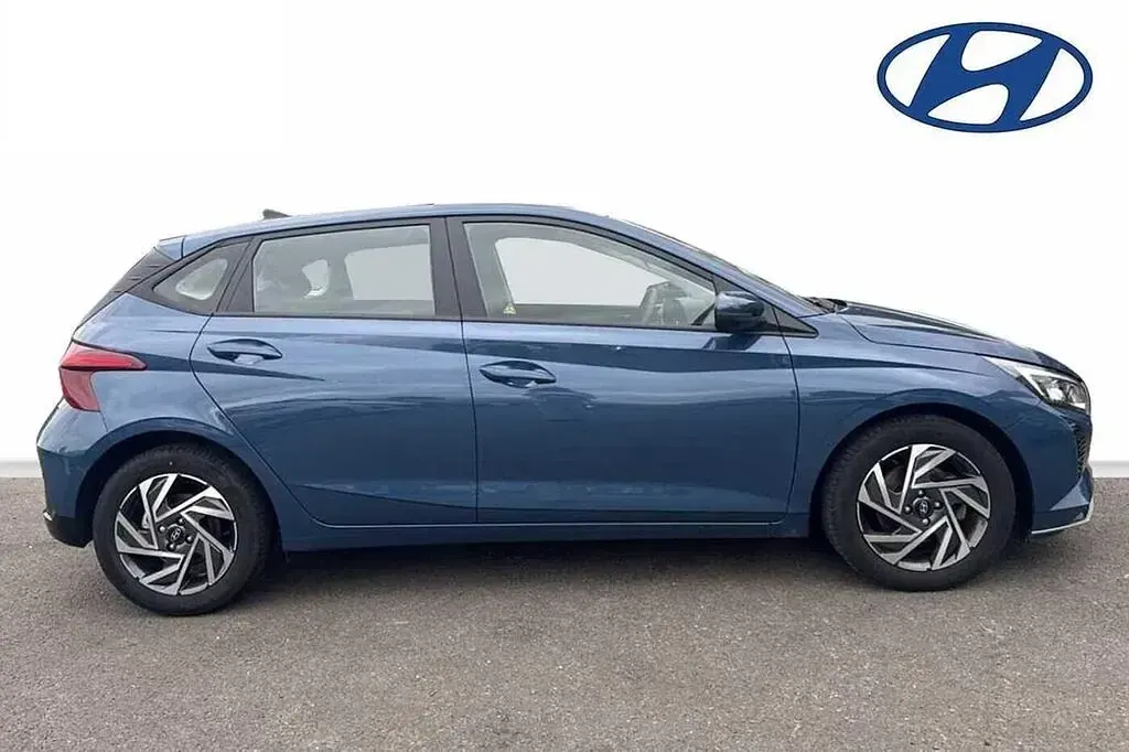 Used Hyundai i20 Advanced 100 HP (73 kW) 2025 Vibrant blue Hatchback