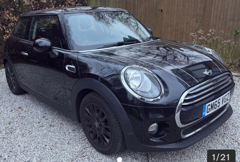 Black Used 2015 Mini Cooper Hatch Hatchback | £10,990 (Fair price) - Image 1/4