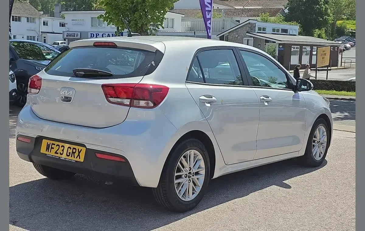 Used Kia Rio 101 HP (74 kW) 2023 Silver Hatchback