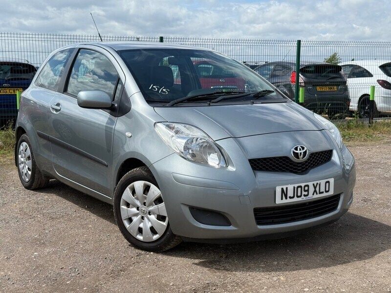 Silver Used 2009 Toyota Yaris Hatchback | £1,990 (Fair price) - Image 1/4