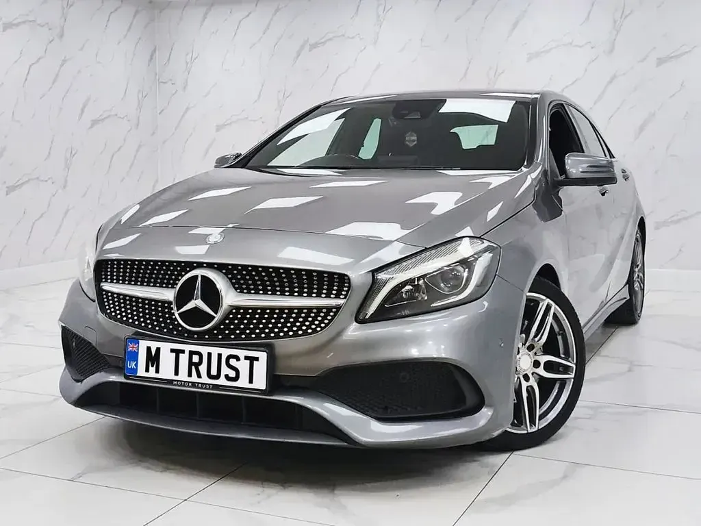 Usado Mercedes A220 AMG Line Premium 177 HP (130 kW) 2016 Cinzento Citadino