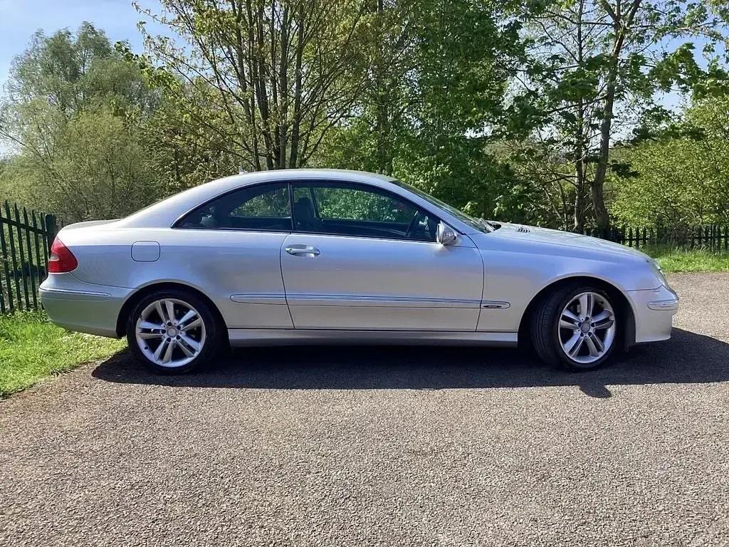 Usado Mercedes CLK220 Avantgarde 2009 Prateado Coupé