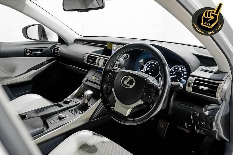 Used Lexus IS300h 223 HP (164 kW) 2016 Silver Sedan