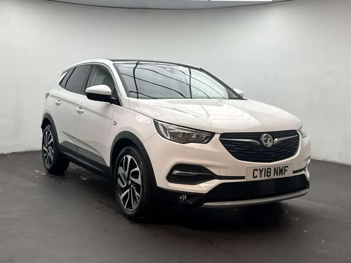 Used Vauxhall Grandland X Elite 130 HP (95 kW) 2018 White SUV