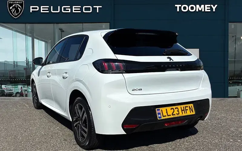 Used Peugeot 208 Allure+ 102 HP (75 kW) 2023 White Hatchback