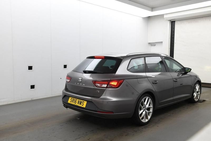 Begagnad Seat Leon FR 150 HK (110 kW) 2016 Grå Kombi