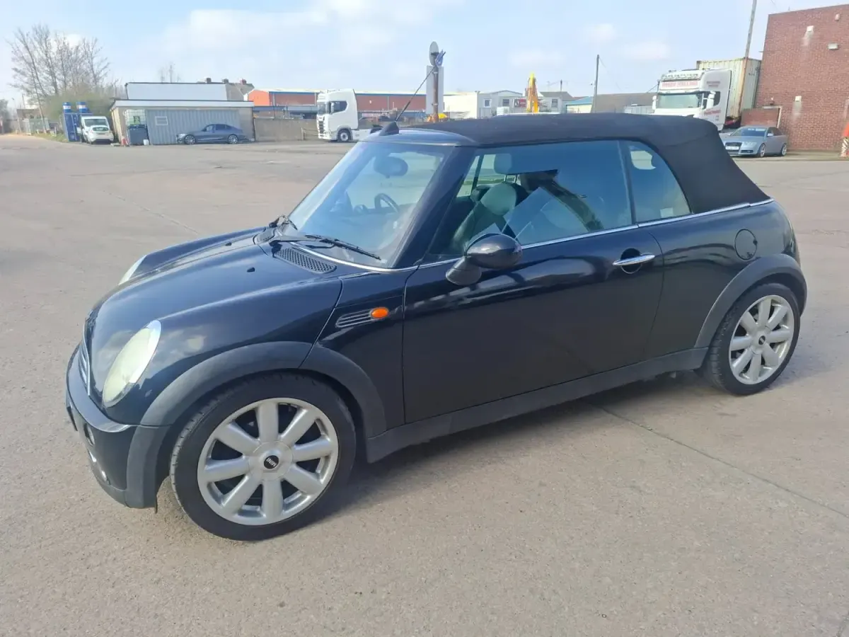 Usado Mini Cooper Cabriolet 115 CV (84 kW) 2005 Negro Descapotable