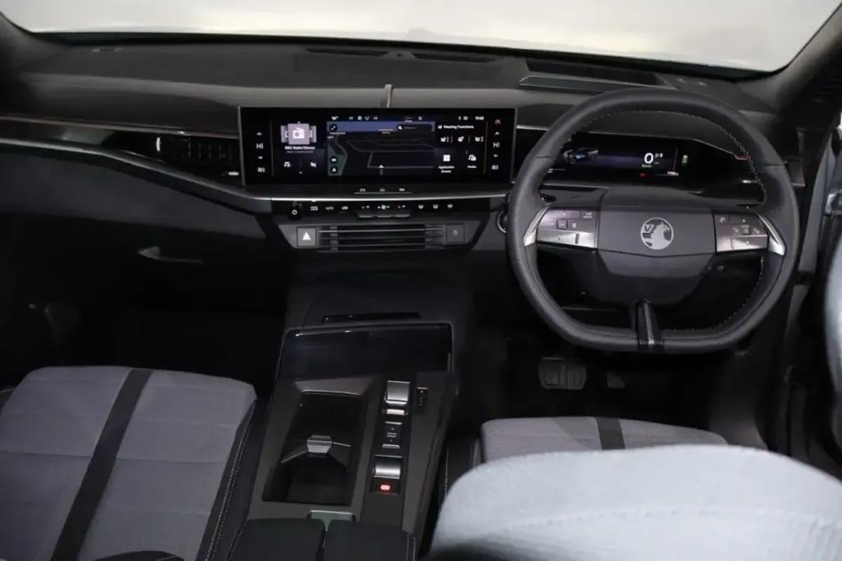 Used Vauxhall Grandland Ultimate 154 kW (210 HP) 2025 Grey SUV