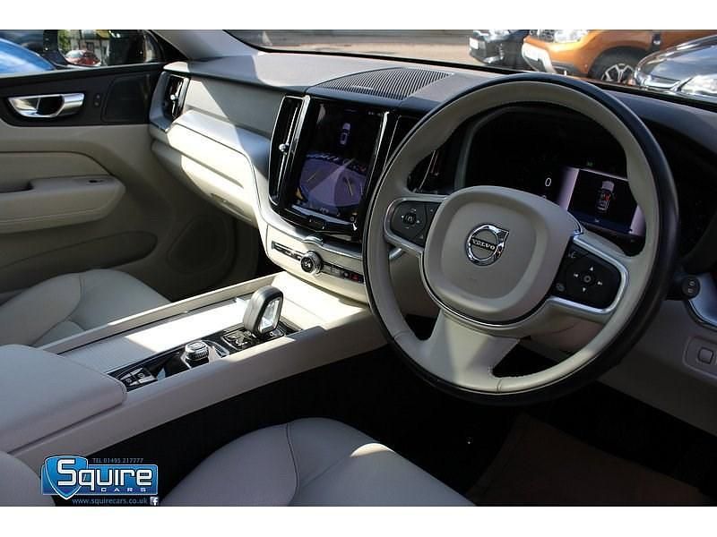 Used Volvo XC60 Momentum 2021 Black stone SUV