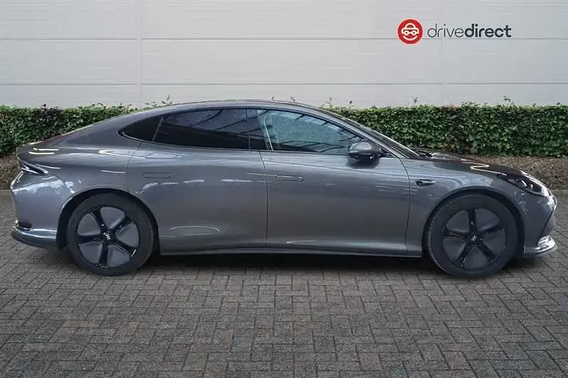 Begagnad MG IM5 216 kW (295 HK) 2026 Silver Halvkombi