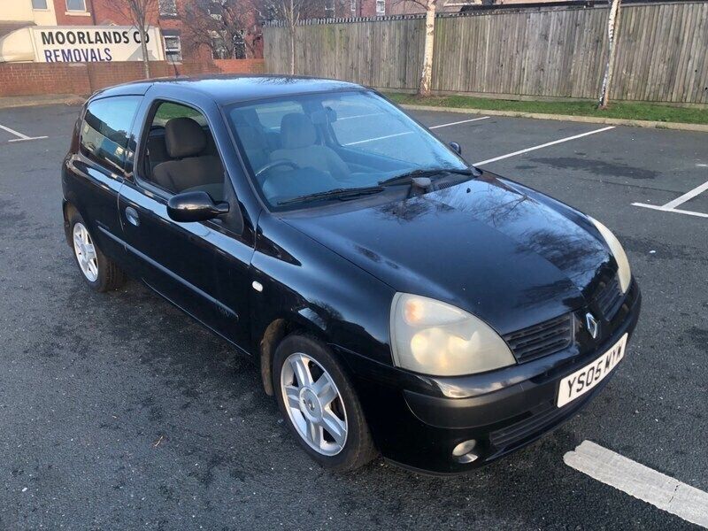 Used Renault Clio II Dynamique 75 HP (55 kW) 2005 Black Hatchback