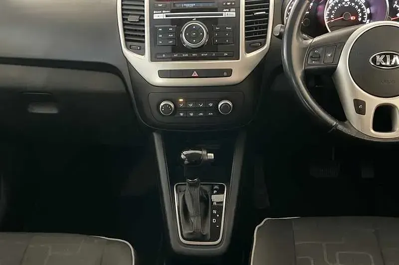 Used Kia Venga 123 HP (90 kW) 2015 Silver Hatchback
