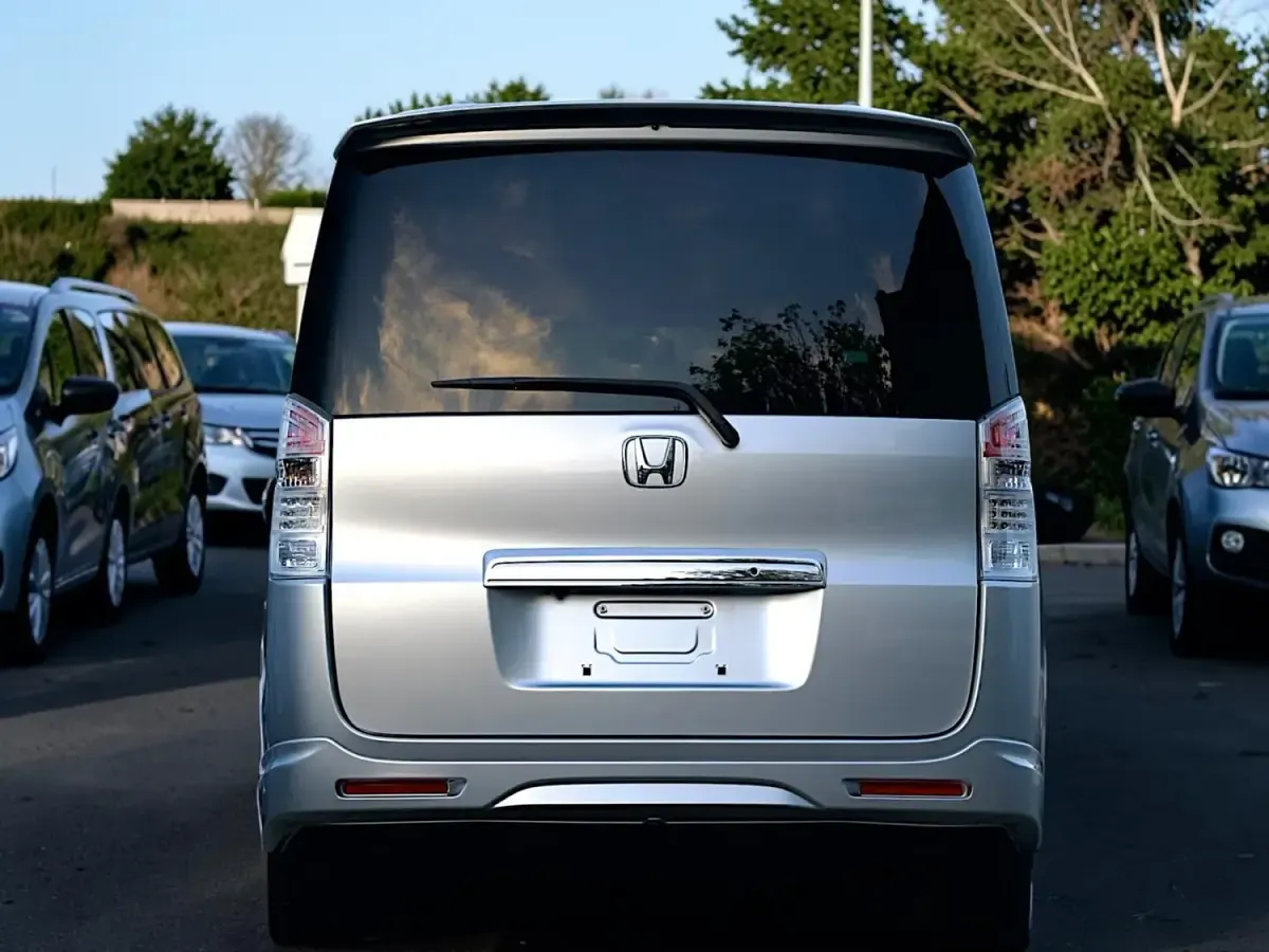 Używany Honda Stepwgn 2012 Srebrny Minivan