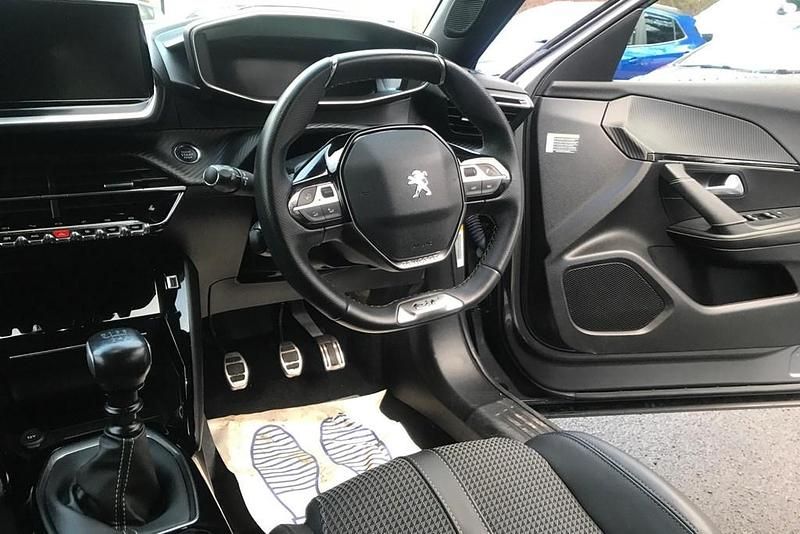 Used Peugeot 2008 GT 130 HP (95 kW) 2022 Grey SUV