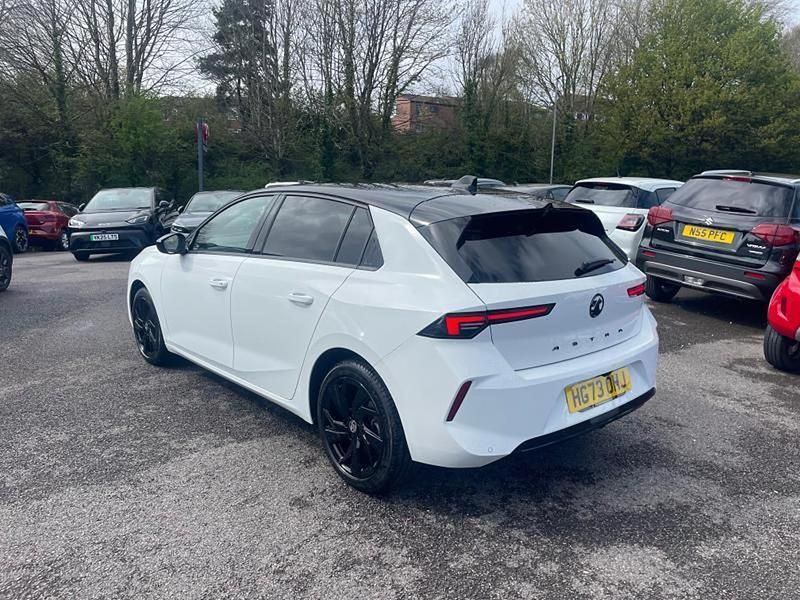 Used Vauxhall Astra S 130 HP (95 kW) 2023 White Hatchback