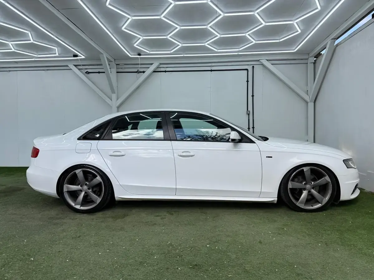 Used Audi A4 Black Edition 143 HP (105 kW) 2011 White Sedan