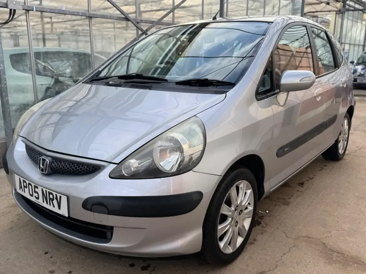 Begagnad Honda Jazz SE 83 HK (61 kW) 2005 Silver Halvkombi