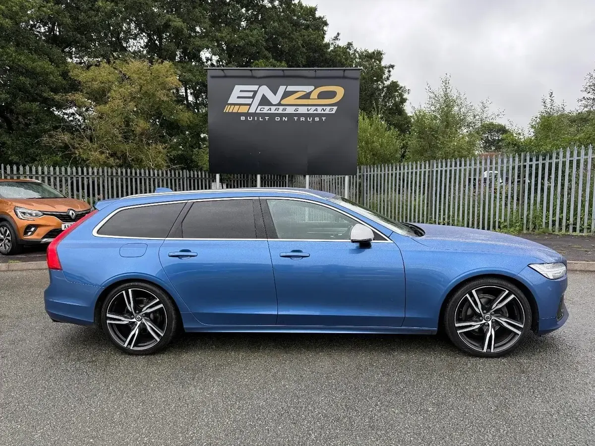 Used Volvo V90 R-Design Pro 190 HP (139 kW) 2018 Blue Estate