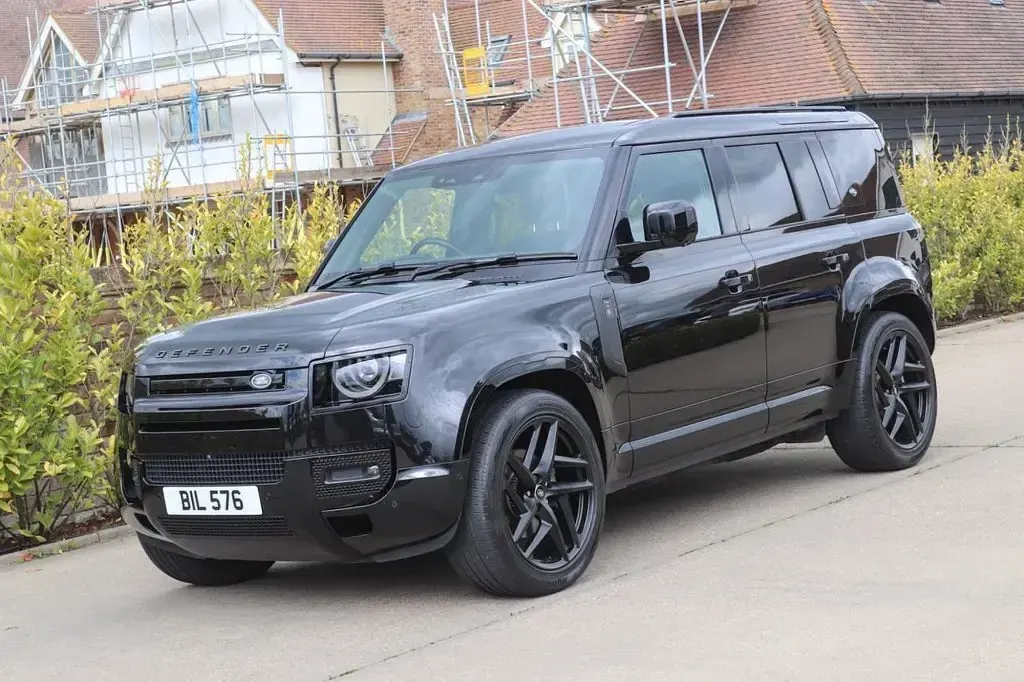 Used Land Rover Defender S 250 HP (183 kW) 2024 Black SUV