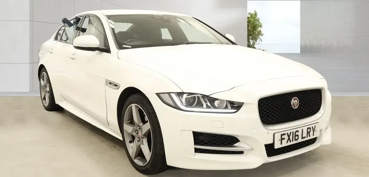 Used Jaguar XE R-Sport 240 HP (176 kW) 2016 White Sedan