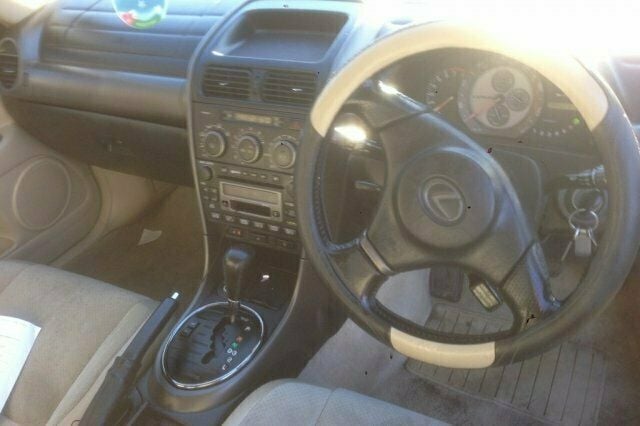 Used 2000 Lexus IS200 Sedan | £995 - Image 1/4