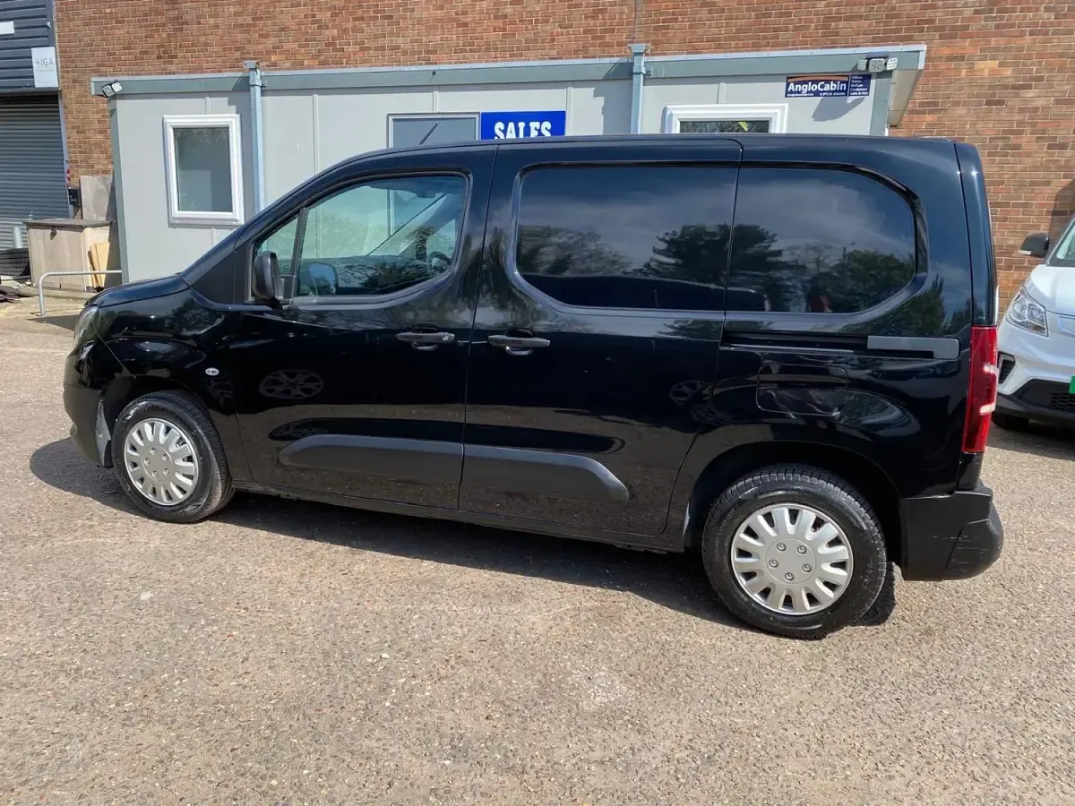 Second-hand Vauxhall Combo 2022 Negru Monovolum