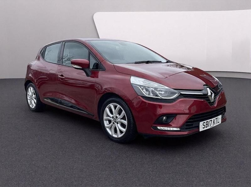 Used Renault Clio IV Dynamique 90 HP (66 kW) 2017 Red Hatchback