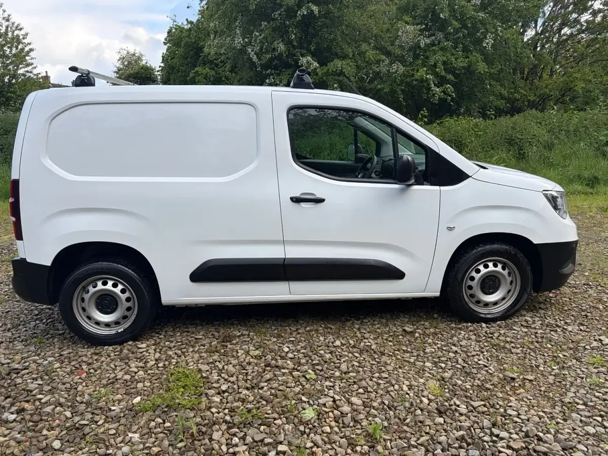 Usado Vauxhall Combo 100 CV (73 kW) 2021 Blanco Monovolumen