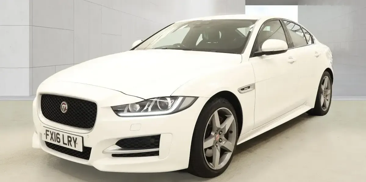 Used Jaguar XE R-Sport 240 HP (176 kW) 2016 White Sedan