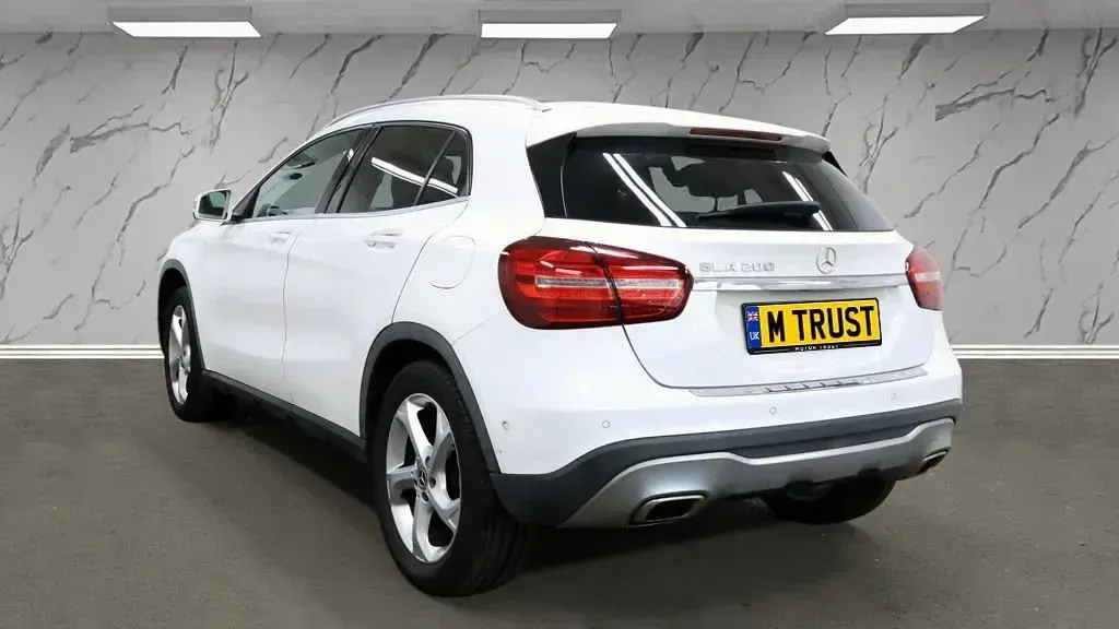 Used Mercedes GLA200 Premium Plus 156 HP (114 kW) 2019 White SUV