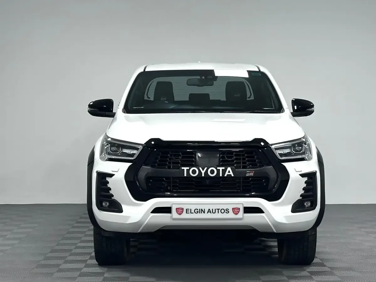 Used Toyota HiLux Sport 204 HP (150 kW) 2024 White Pickup