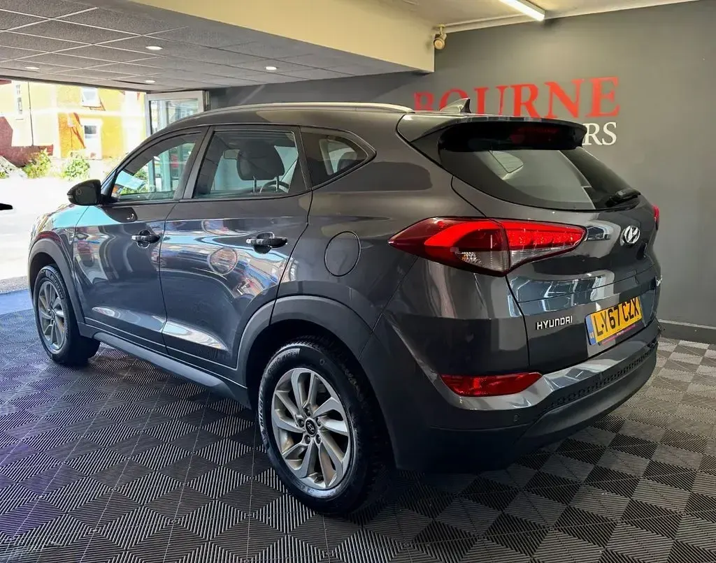 Used Hyundai Tucson SE 177 HP (130 kW) 2017 Grey SUV