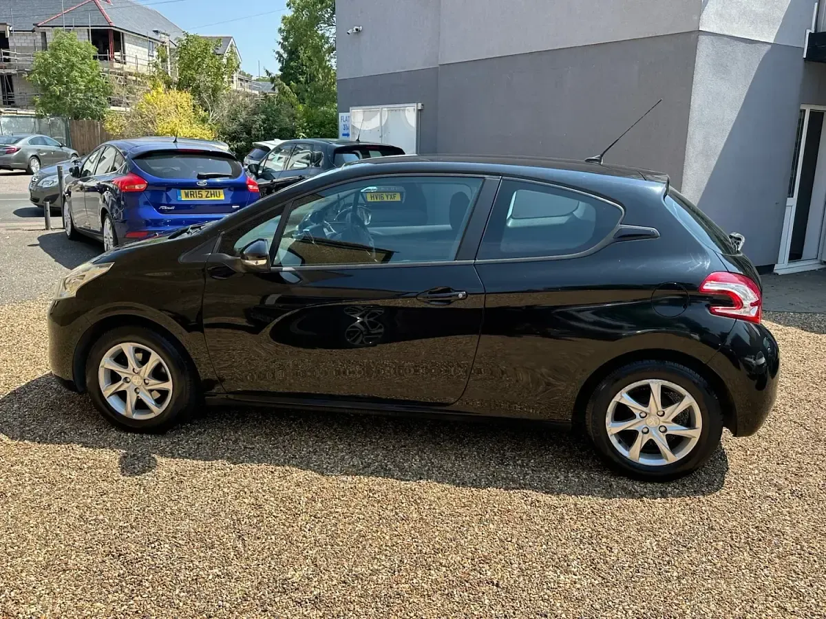 Used Peugeot 208 Active 82 HP (60 kW) 2014 Black Hatchback