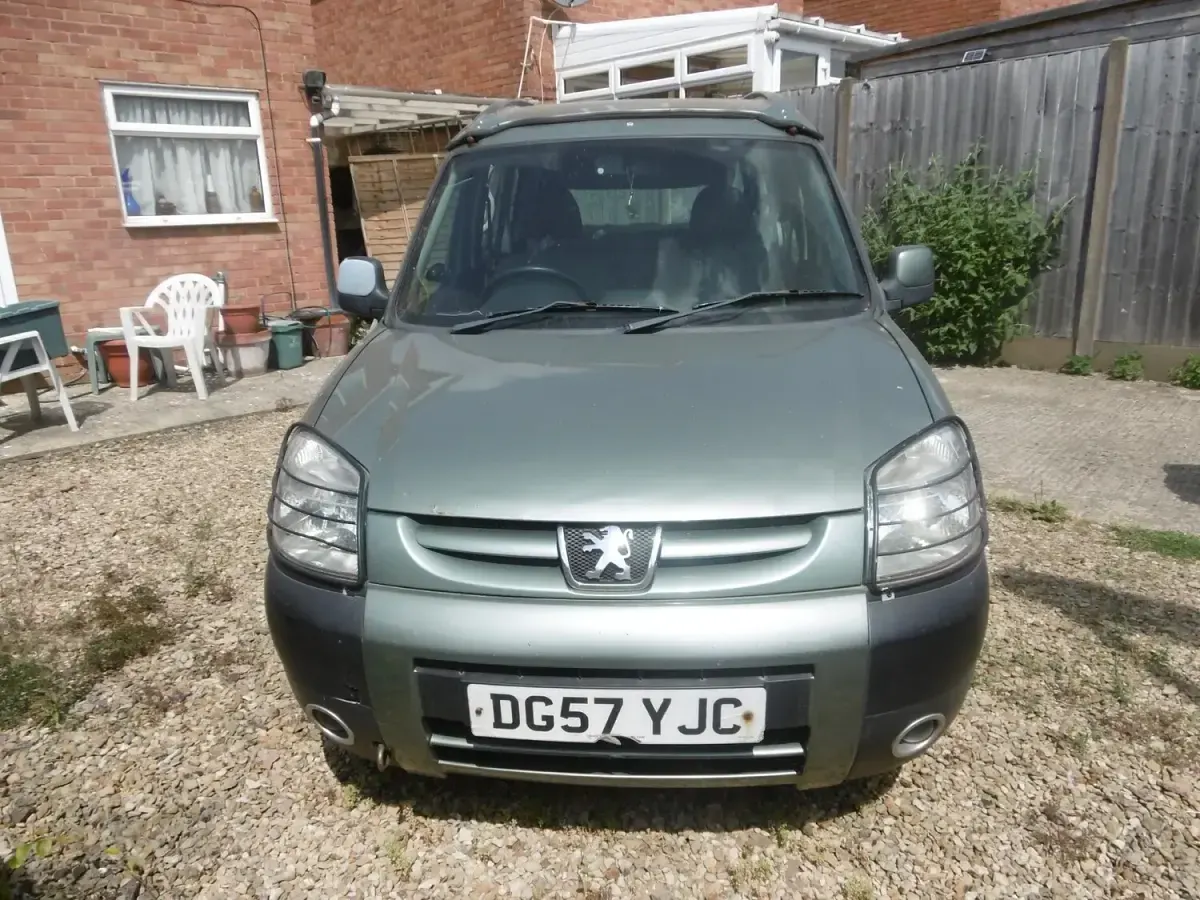 Used Peugeot Partner 2007 Green MPV