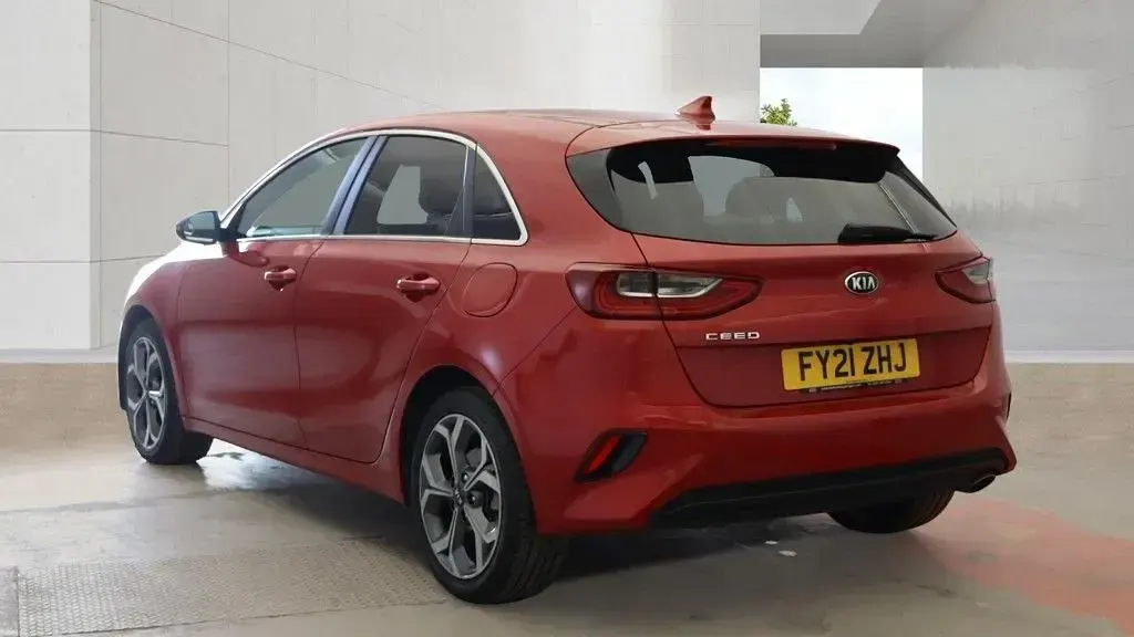 Used Kia Ceed 158 HP (116 kW) 2021 Red Hatchback