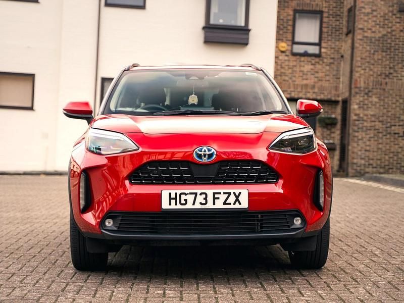 Used Toyota Yaris Cross 116 HP (85 kW) 2024 Red SUV