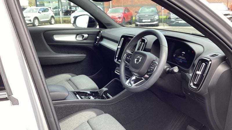 Used Volvo XC40 Plus 163 HP (119 kW) 2023 Silver SUV