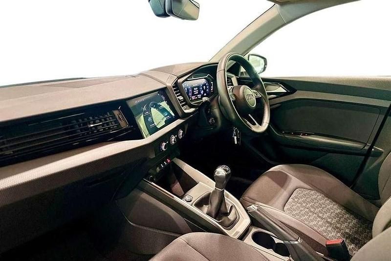 Used Audi A1 Sport 94 HP (69 kW) 2022 White SUV