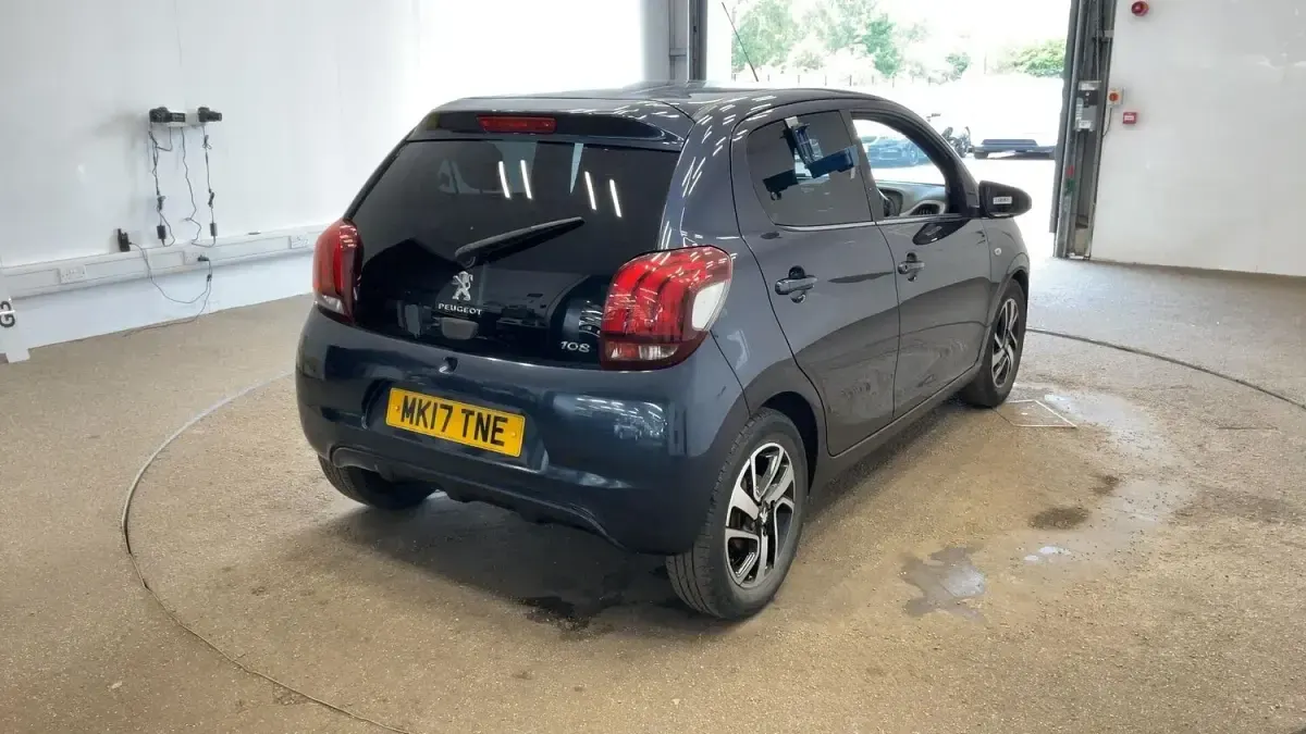 Used Peugeot 108 Allure 82 HP (60 kW) 2017 Blue Hatchback