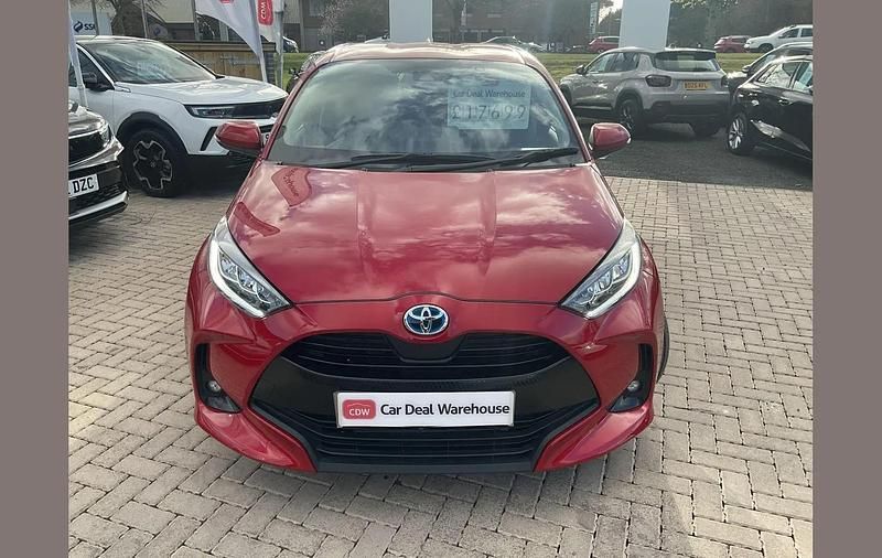 Used Toyota Yaris Hybrid Design 113 HP (83 kW) 2024 Red Hatchback