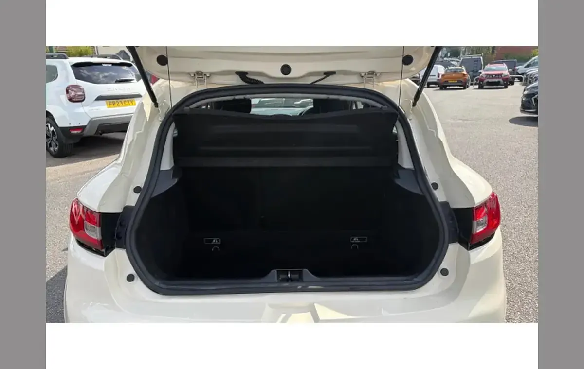Used Renault Clio Dynamique 90 HP (66 kW) 2018 Other Hatchback