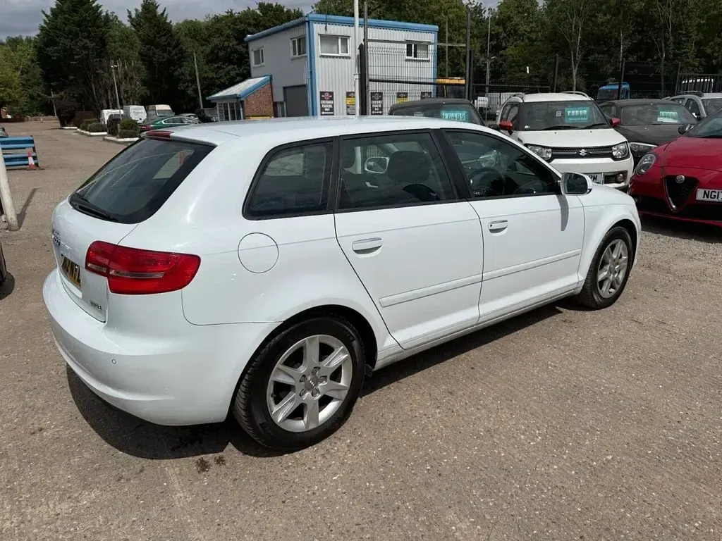 Used Audi A3 Sportback 105 HP (77 kW) 2013 White Hatchback