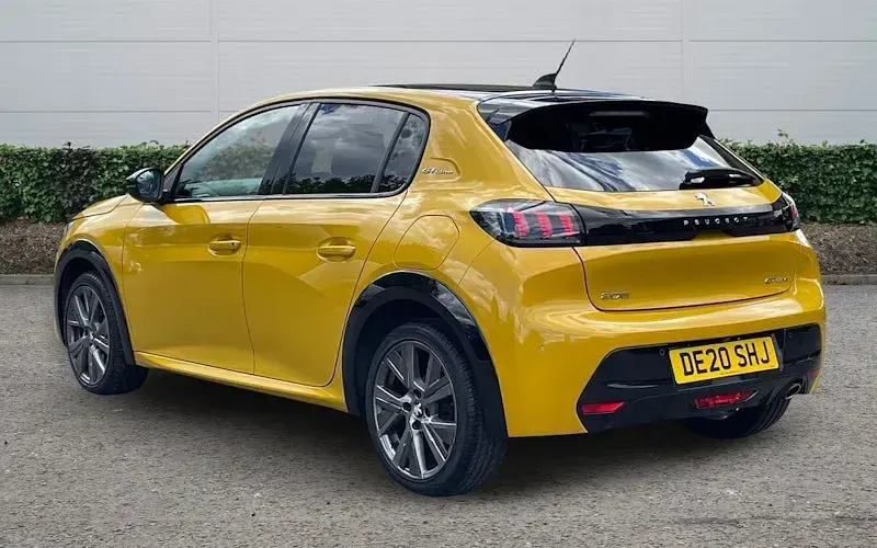 Used Peugeot 208 GT-line 102 HP (75 kW) 2020 Yellow Hatchback