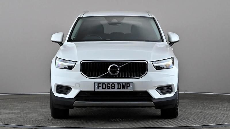 Used Volvo XC40 Momentum 150 HP (110 kW) 2018 White SUV