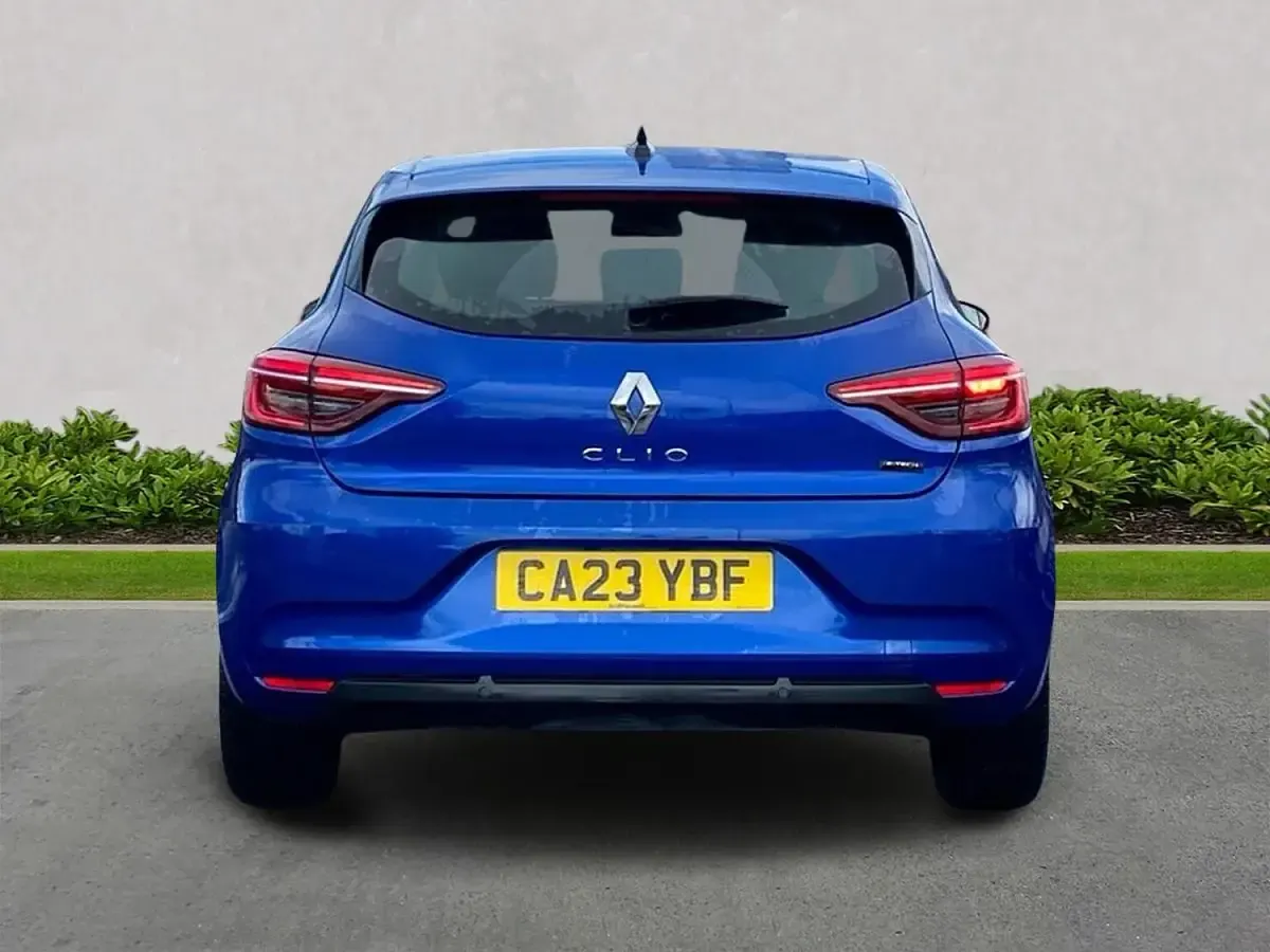 Used Renault Clio Evolution 145 HP (106 kW) 2023 Blue Hatchback
