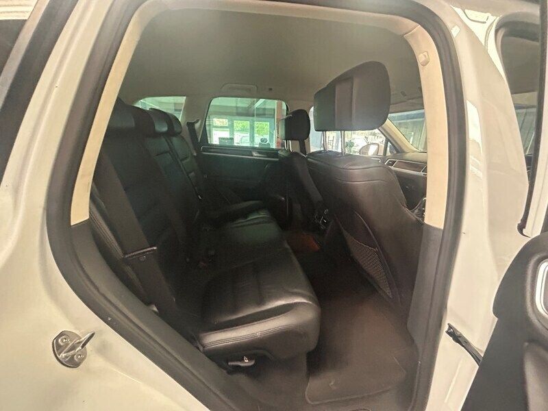 Image 2/4