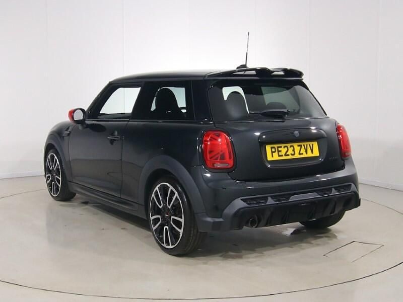Usado Mini Cooper Hatch 134 HP (98 kW) 2023 Preto Citadino