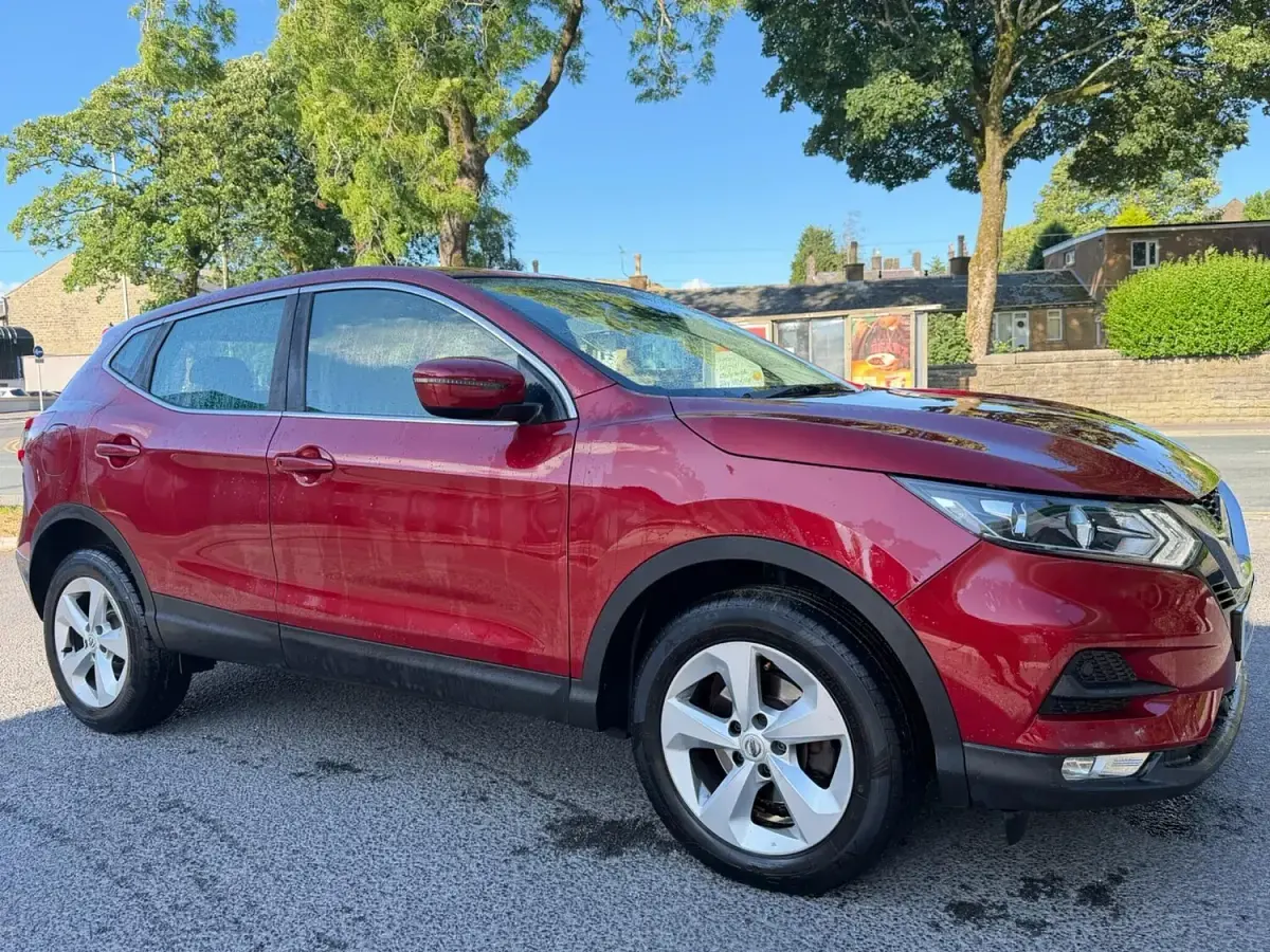 Used Nissan Qashqai Acenta Premium 115 HP (84 kW) 2019 Red SUV