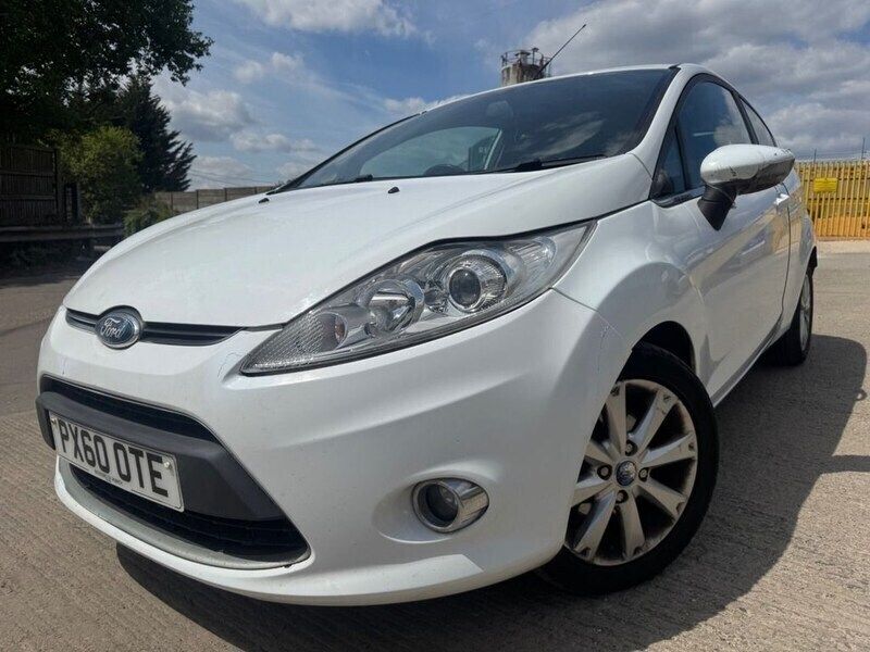 White Used 2010 Ford Fiesta Zetec Hatchback | £1,999 (Good price) - Image 1/4